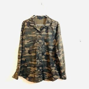 Sanctuary Social Standard Long Sleeve Camo Shirt Women Size Small Tan/Green